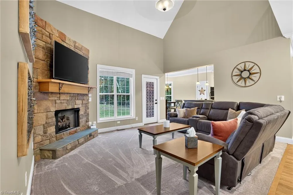 8915 Grove Park Drive Oak Ridge, NC 27310