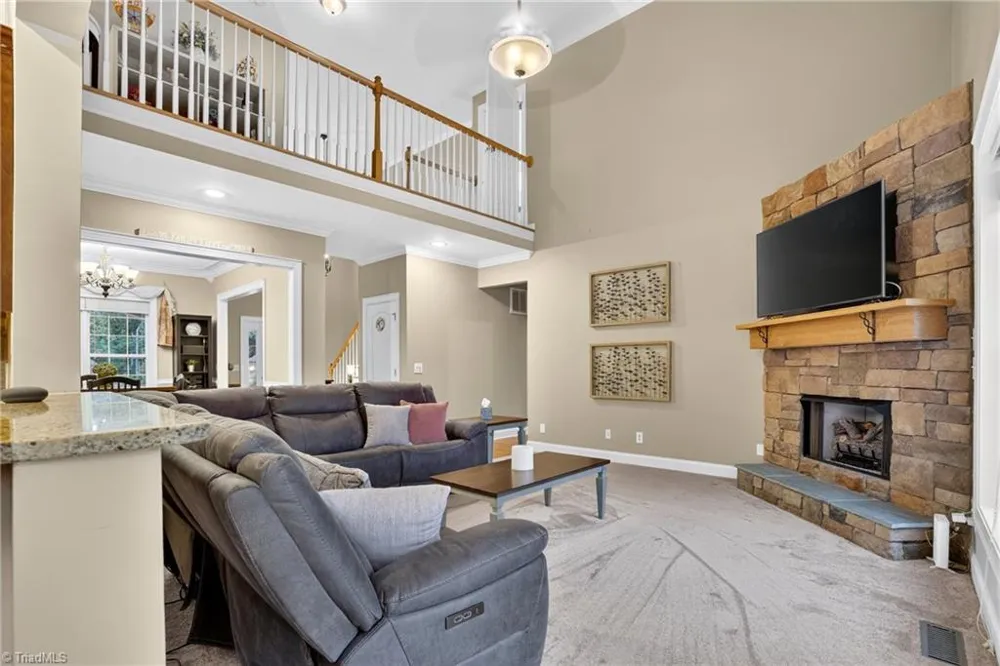 8915 Grove Park Drive Oak Ridge, NC 27310
