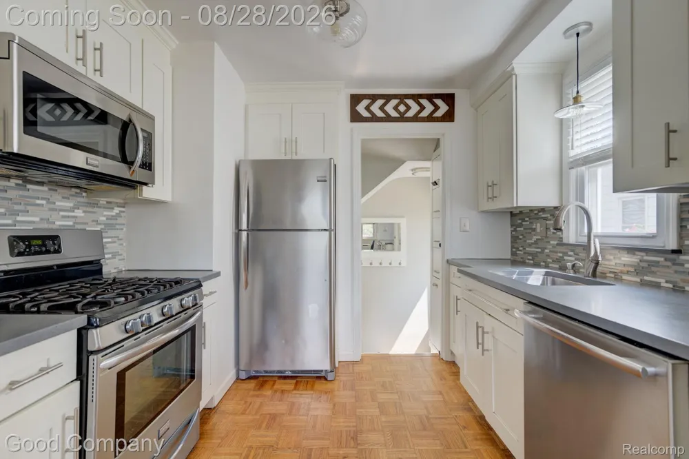 2946 Ellwood Avenue Berkley City, MI 48072