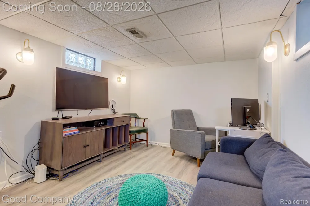 2946 Ellwood Avenue Berkley City, MI 48072
