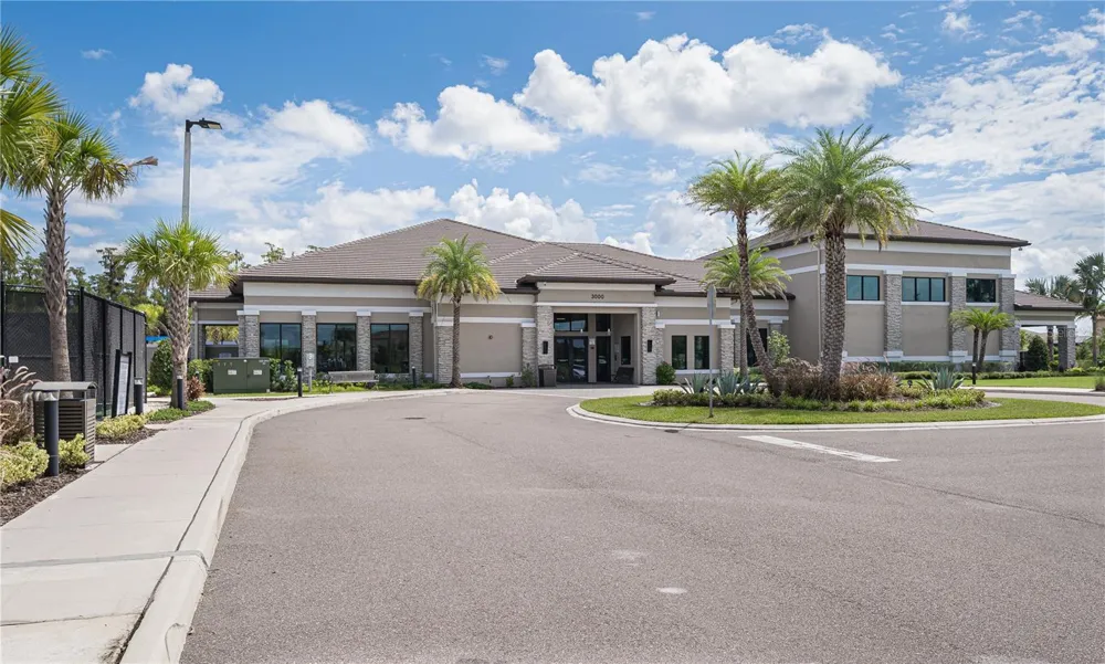3290 GREAT BANYAN WAY Wesley Chapel, FL 33543