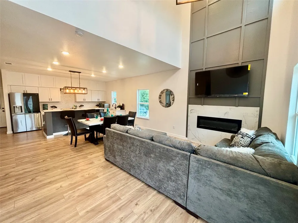 5114 Stoneridge Drive Granbury, TX 76048