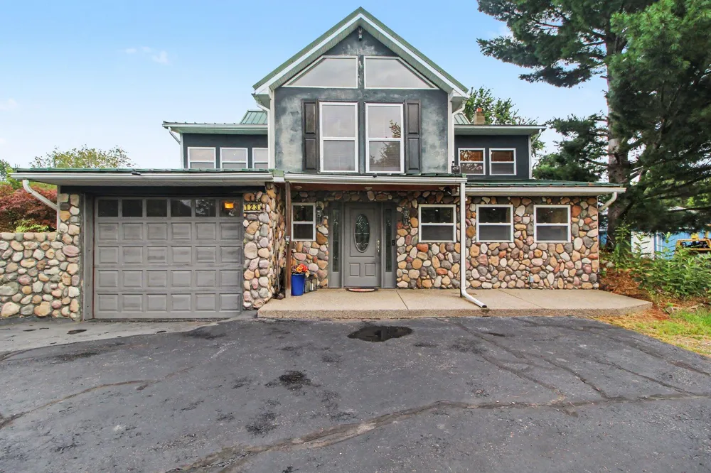 123 S Freer Road Chelsea, MI 48118