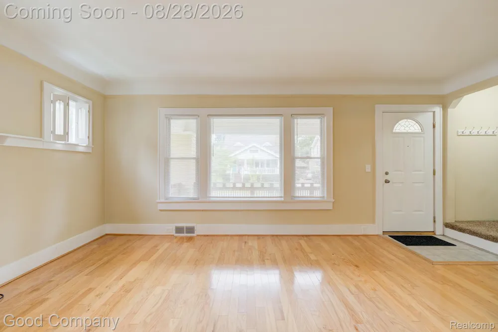 571 W Saratoga Street Ferndale City, MI 48220
