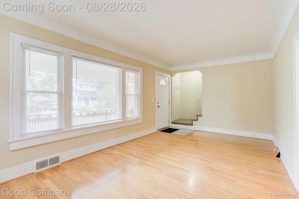 571 W Saratoga Street Ferndale City, MI 48220