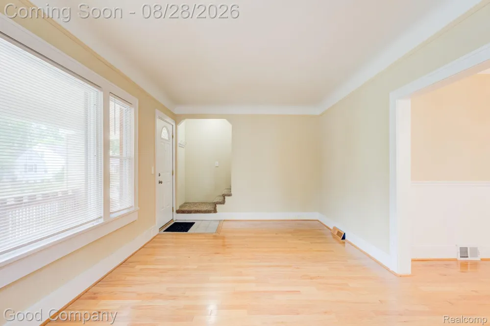 571 W Saratoga Street Ferndale City, MI 48220