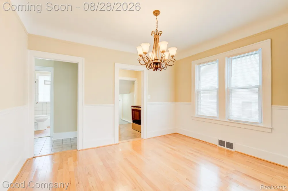 571 W Saratoga Street Ferndale City, MI 48220