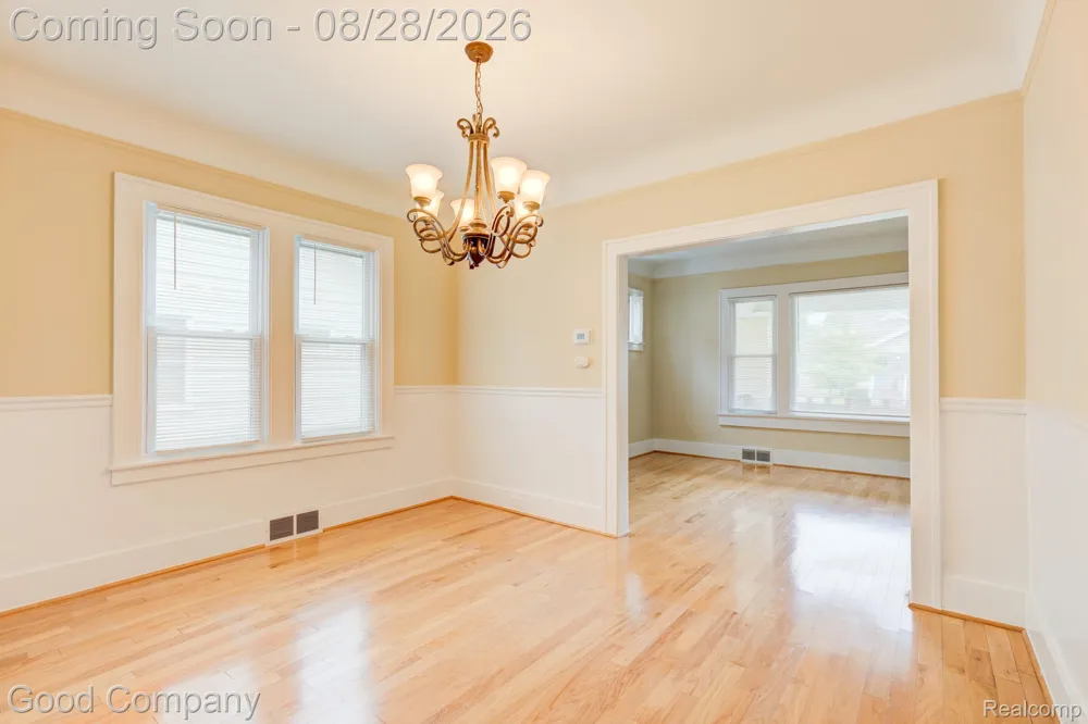 571 W Saratoga Street Ferndale City, MI 48220