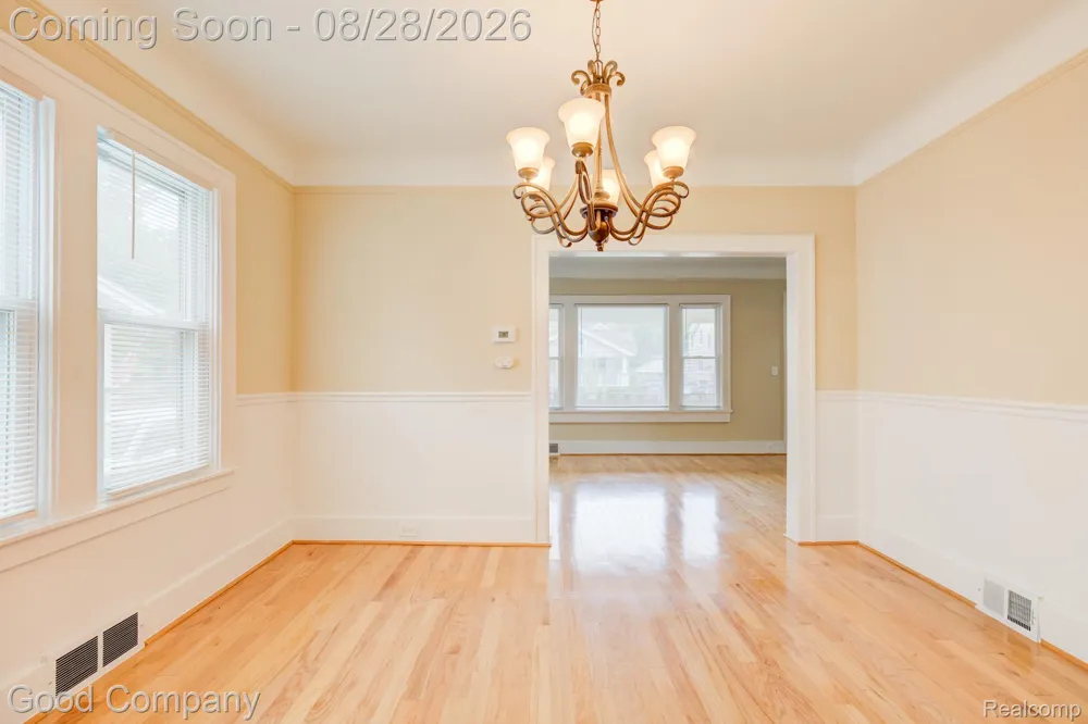 571 W Saratoga Street Ferndale City, MI 48220