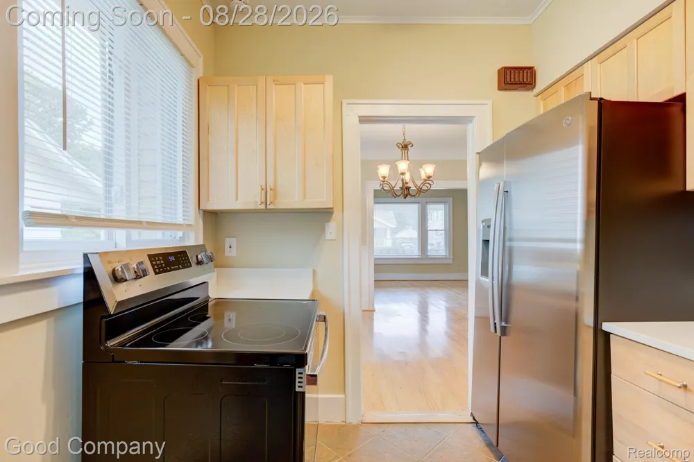 571 W Saratoga Street Ferndale City, MI 48220