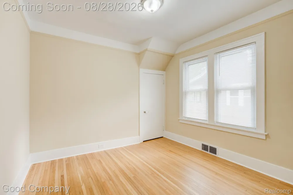 571 W Saratoga Street Ferndale City, MI 48220