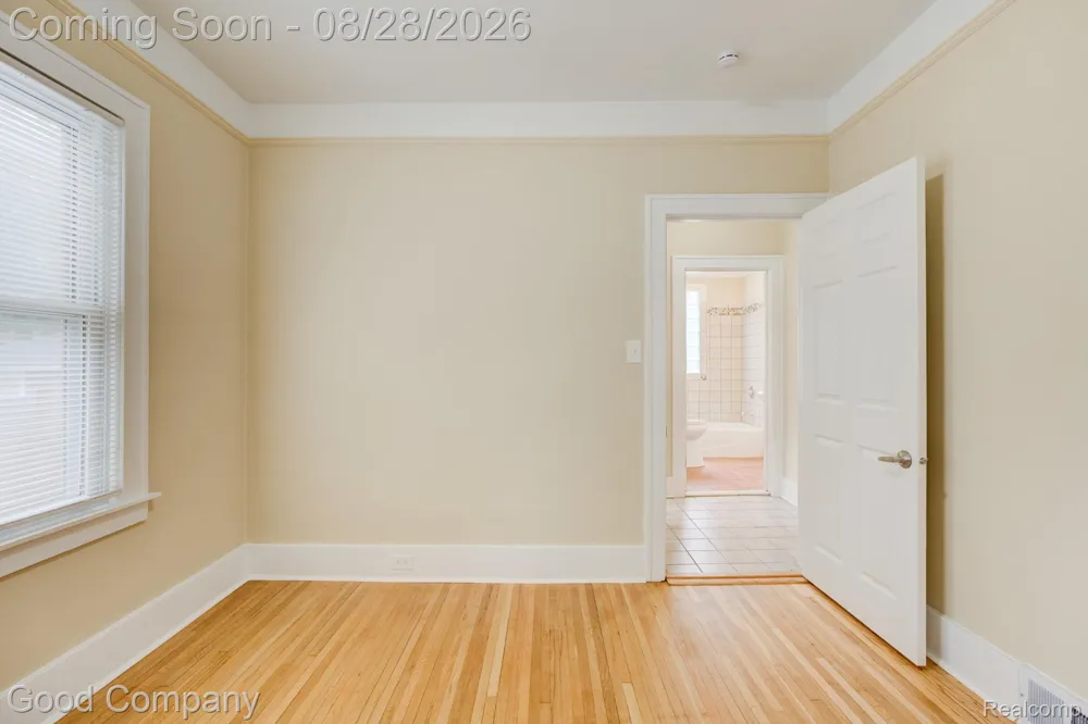 571 W Saratoga Street Ferndale City, MI 48220