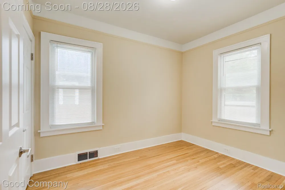 571 W Saratoga Street Ferndale City, MI 48220