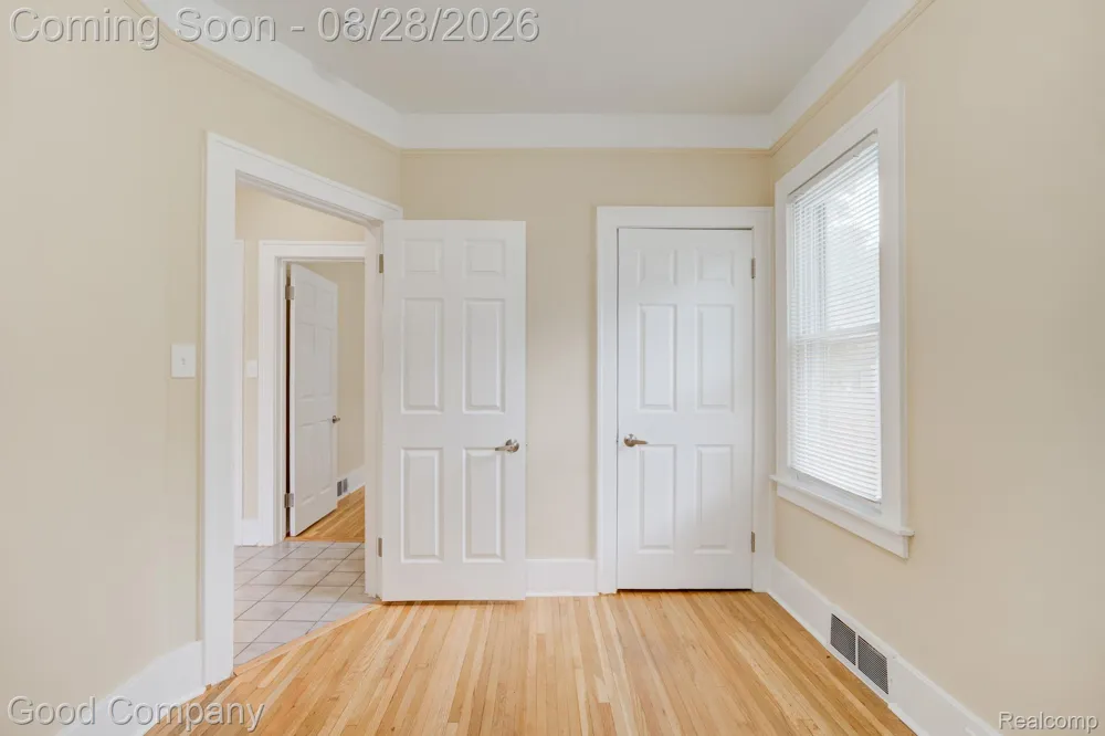 571 W Saratoga Street Ferndale City, MI 48220