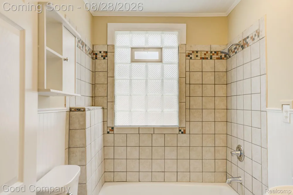 571 W Saratoga Street Ferndale City, MI 48220