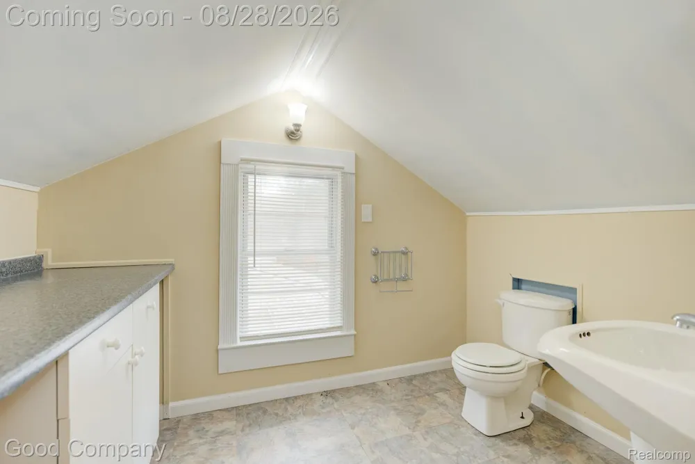 571 W Saratoga Street Ferndale City, MI 48220
