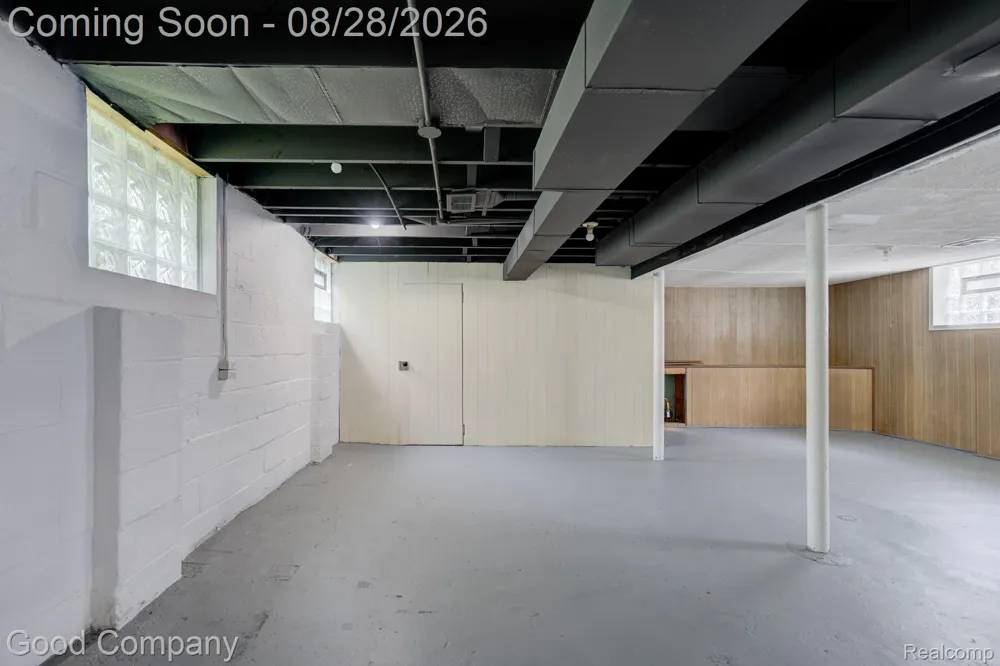 571 W Saratoga Street Ferndale City, MI 48220