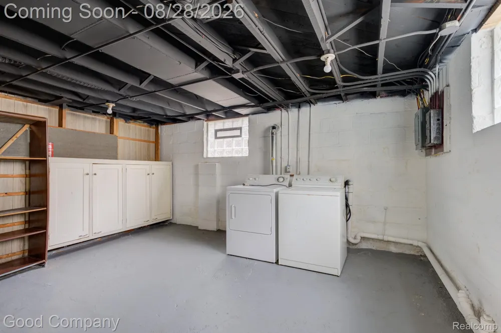 571 W Saratoga Street Ferndale City, MI 48220