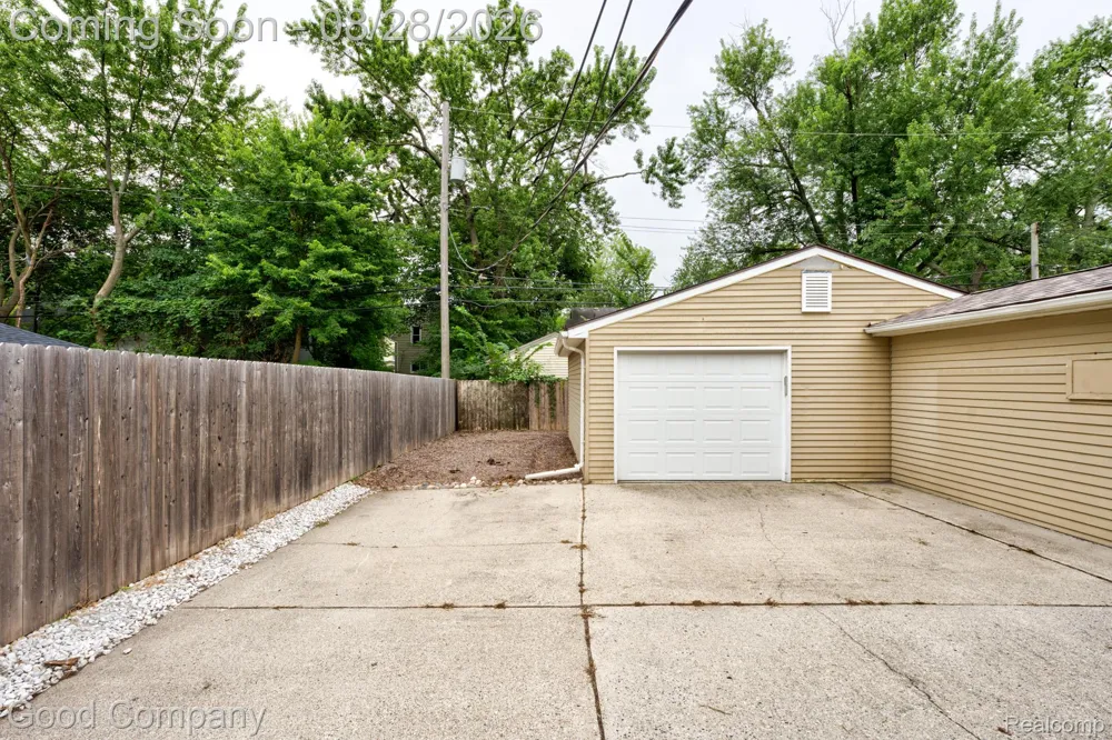 571 W Saratoga Street Ferndale City, MI 48220