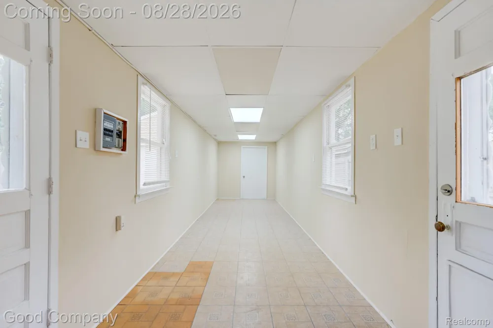 571 W Saratoga Street Ferndale City, MI 48220