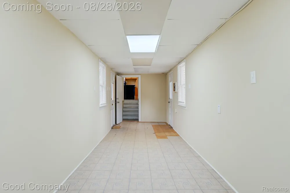 571 W Saratoga Street Ferndale City, MI 48220
