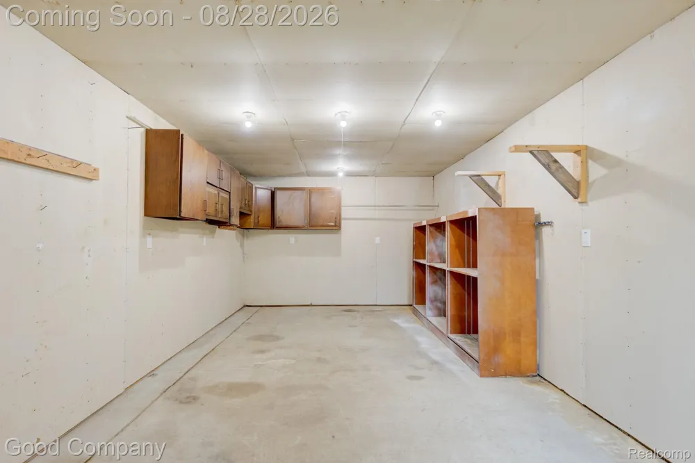 571 W Saratoga Street Ferndale City, MI 48220