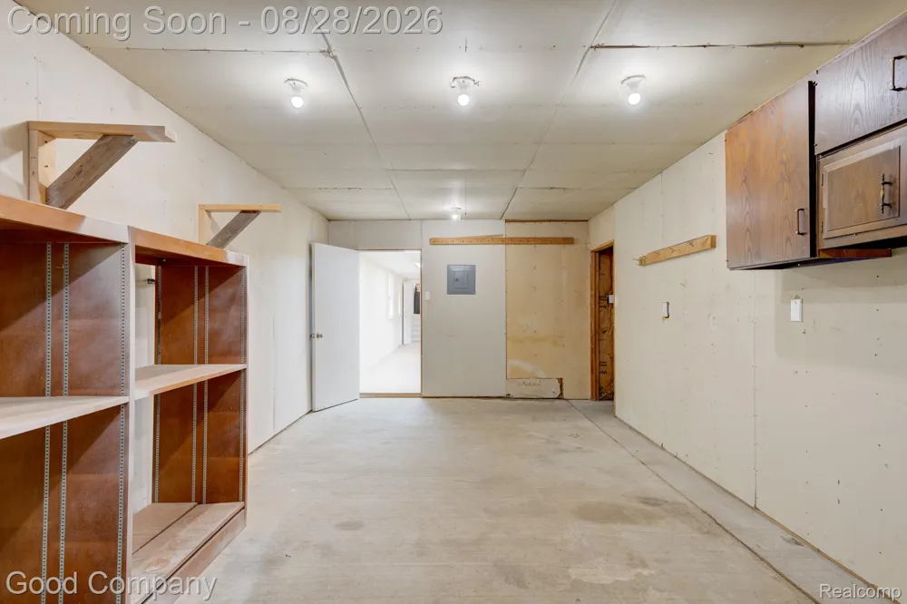 571 W Saratoga Street Ferndale City, MI 48220