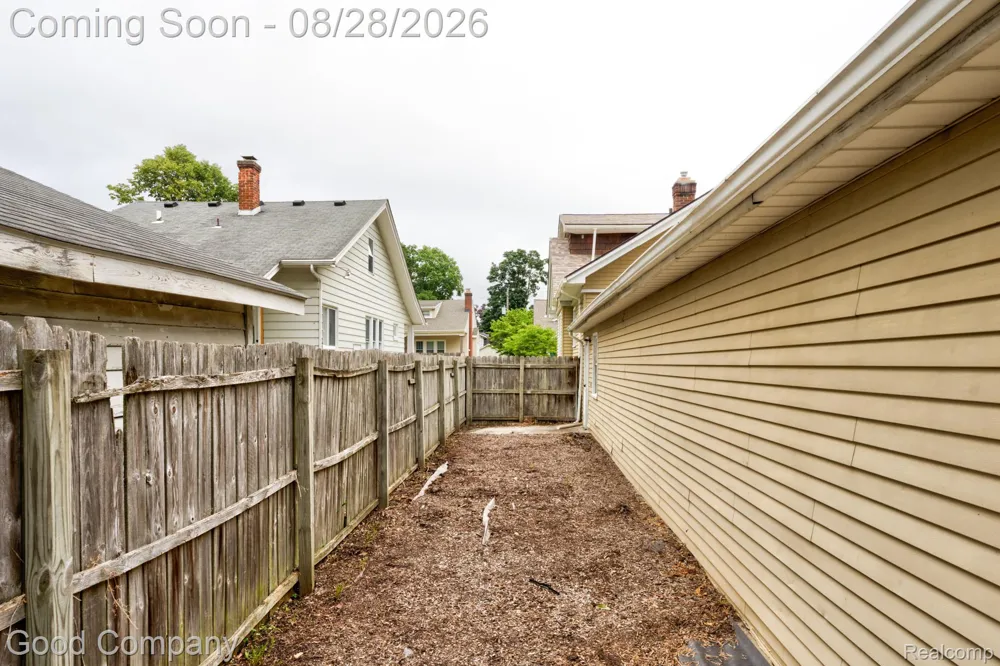 571 W Saratoga Street Ferndale City, MI 48220