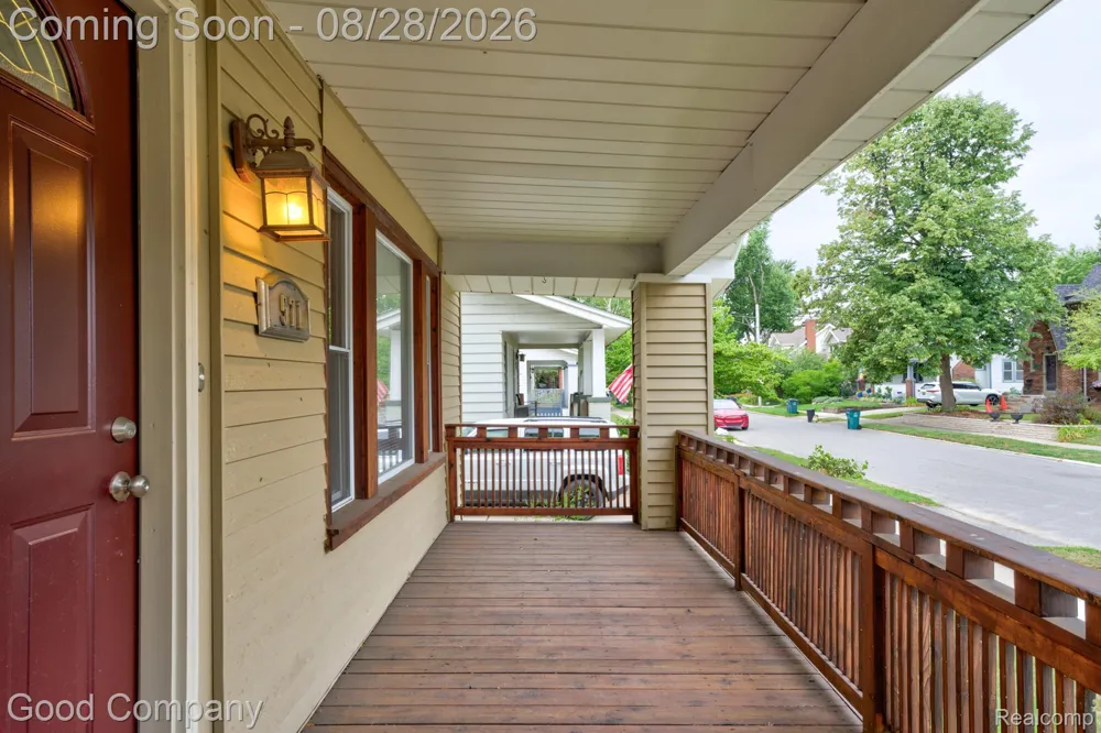 571 W Saratoga Street Ferndale City, MI 48220