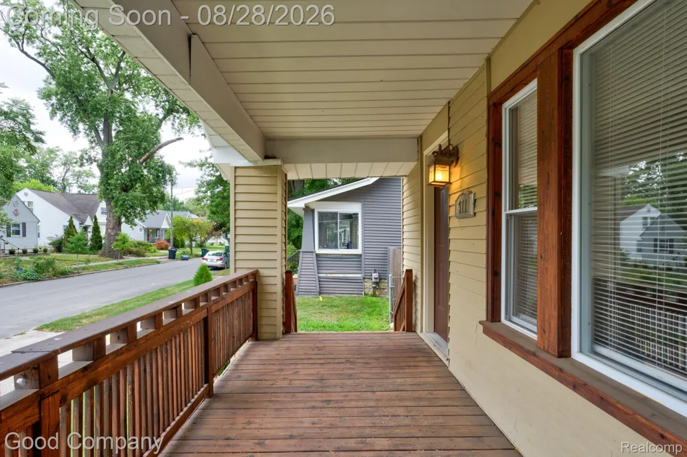 571 W Saratoga Street Ferndale City, MI 48220