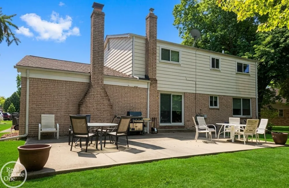 715 Abbey Court Rochester Hills City, MI 48307