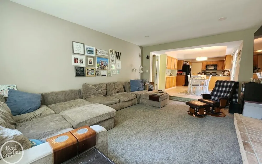 715 Abbey Court Rochester Hills City, MI 48307