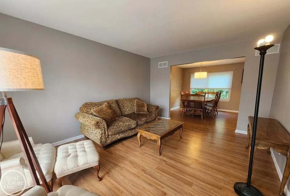 715 Abbey Court Rochester Hills City, MI 48307