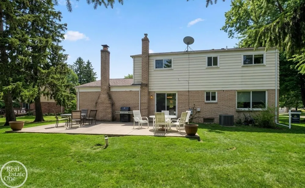 715 Abbey Court Rochester Hills City, MI 48307