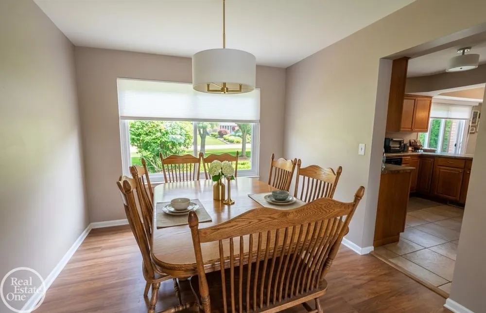 715 Abbey Court Rochester Hills City, MI 48307