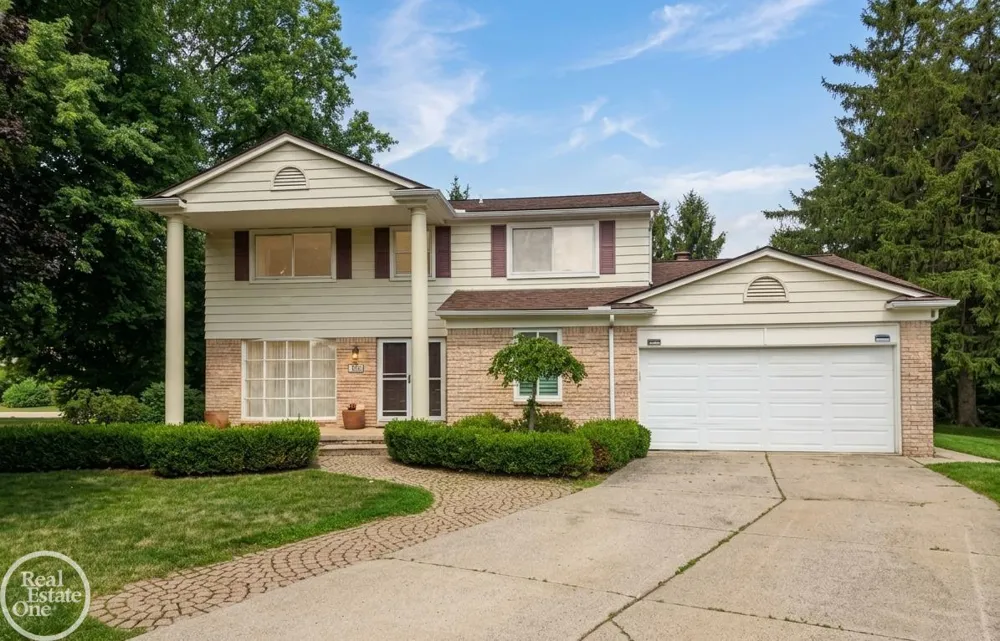 715 Abbey Court Rochester Hills City, MI 48307