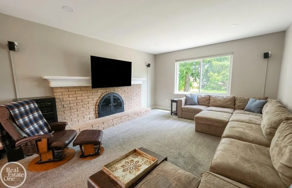 715 Abbey Court Rochester Hills City, MI 48307