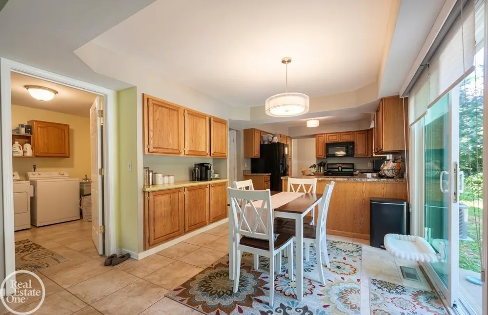 715 Abbey Court Rochester Hills City, MI 48307