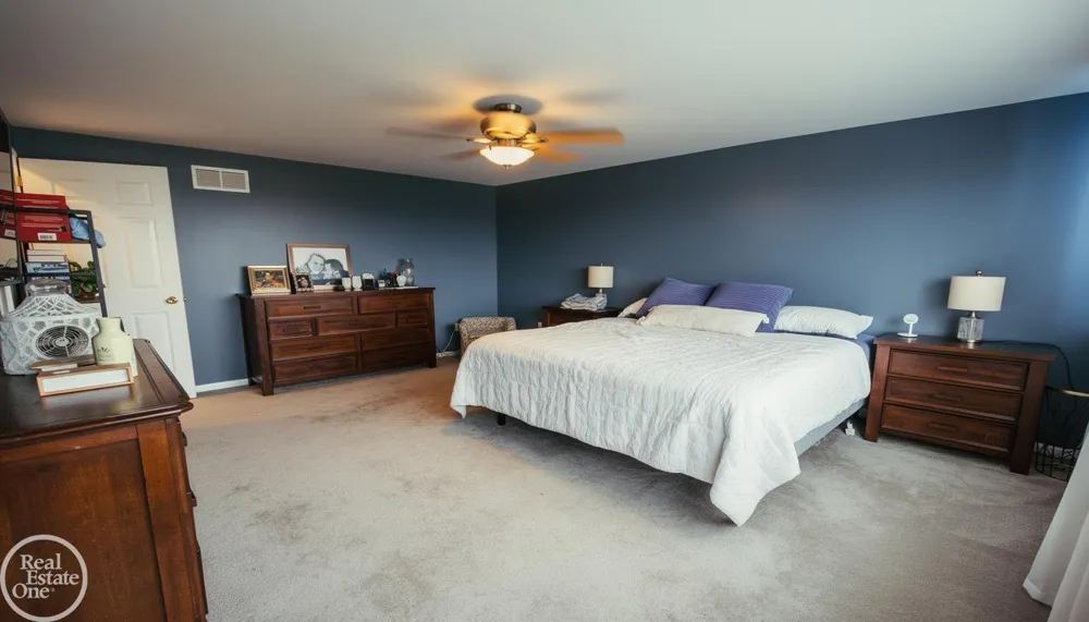 715 Abbey Court Rochester Hills City, MI 48307