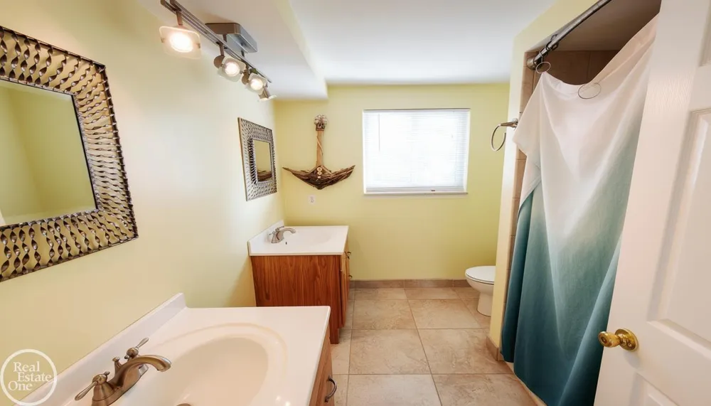 715 Abbey Court Rochester Hills City, MI 48307