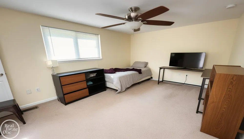 715 Abbey Court Rochester Hills City, MI 48307