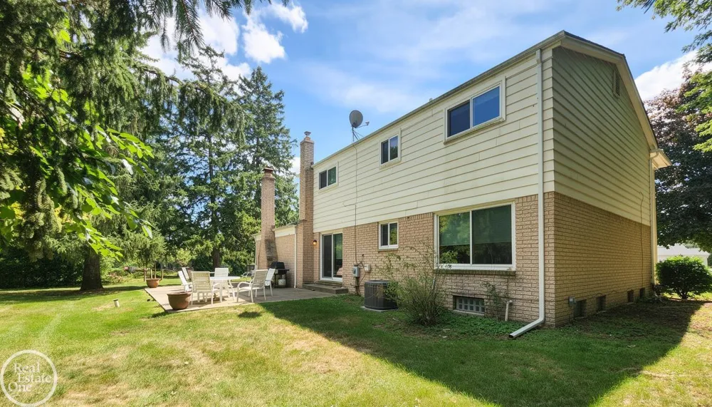 715 Abbey Court Rochester Hills City, MI 48307