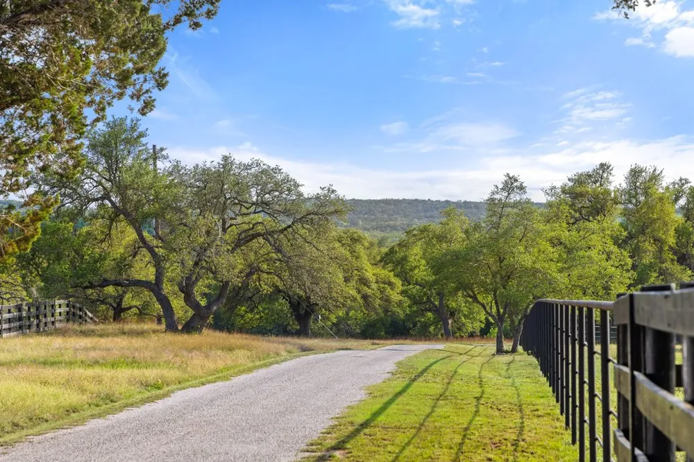 2560 Bell Springs Road Dripping Springs, TX 78620