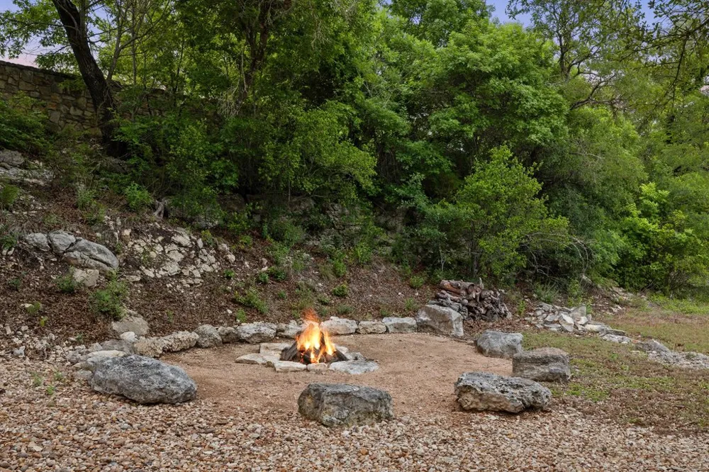 2560 Bell Springs Road Dripping Springs, TX 78620