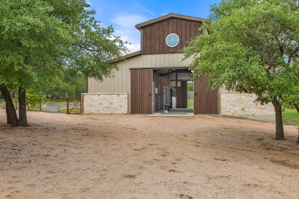 2560 Bell Springs Road Dripping Springs, TX 78620