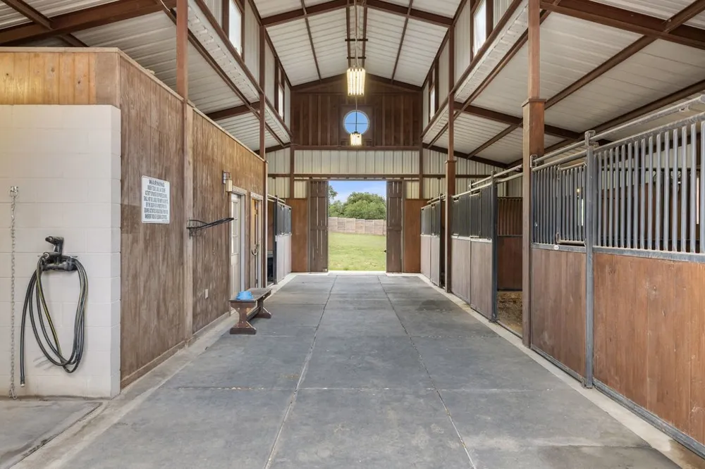 2560 Bell Springs Road Dripping Springs, TX 78620