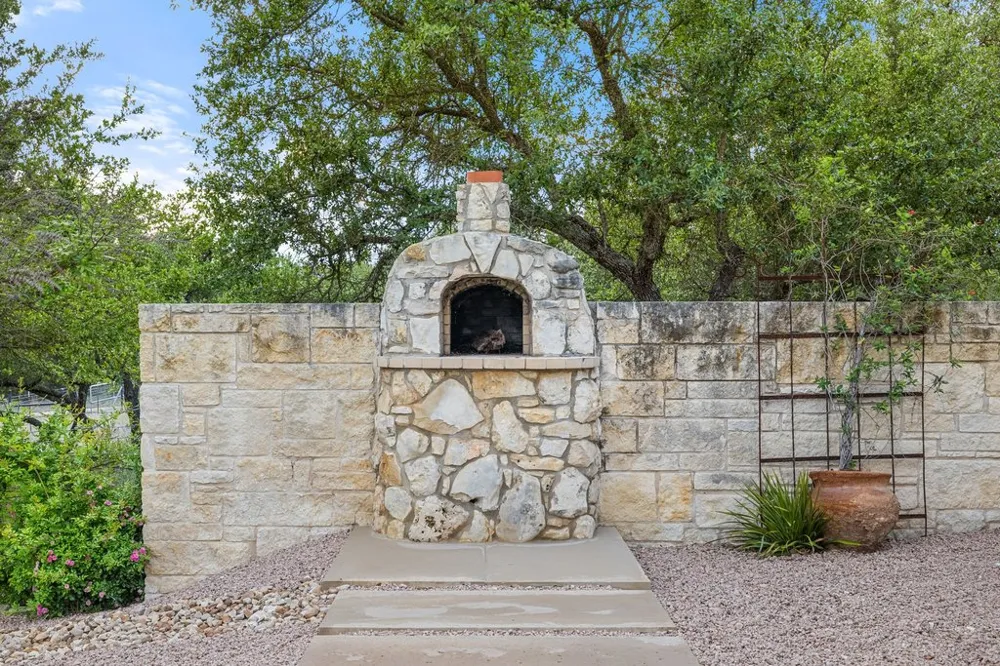 2560 Bell Springs Road Dripping Springs, TX 78620