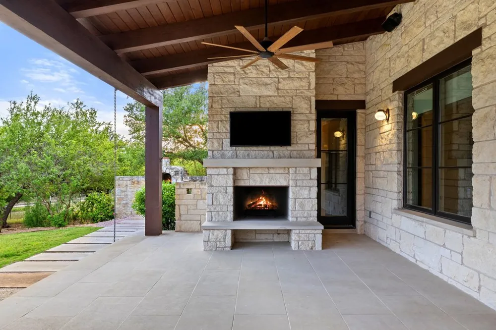 2560 Bell Springs Road Dripping Springs, TX 78620