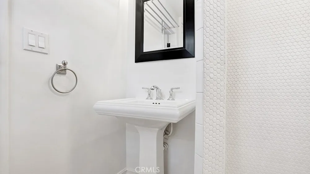 278 Jasmine #5 Laguna Beach, CA 92651