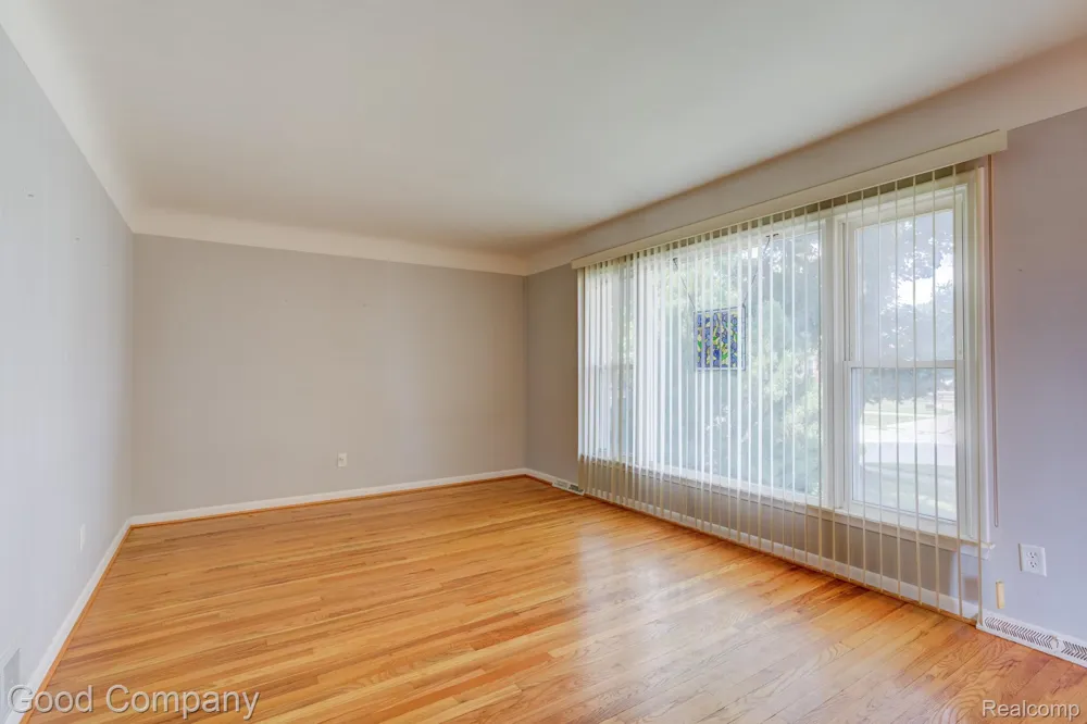 12737 Commonwealth Street Southgate City, MI 48195